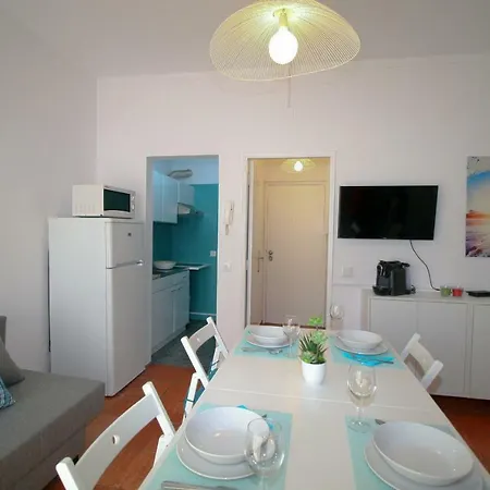 Cozy Sea View Beach Apt. Quarteira